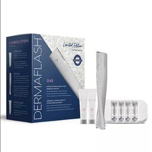 New in box DERMAFLASH peach fuzz remover